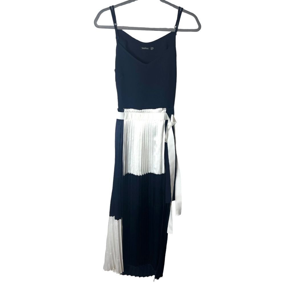 Boohoo Navy Blue and White Maxi Dress with Pleated Skirt